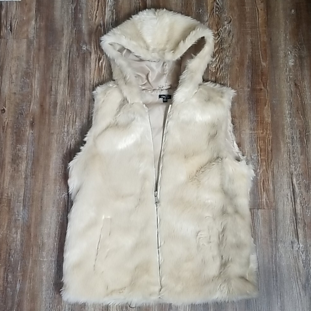 》NEW Rue21 Vest